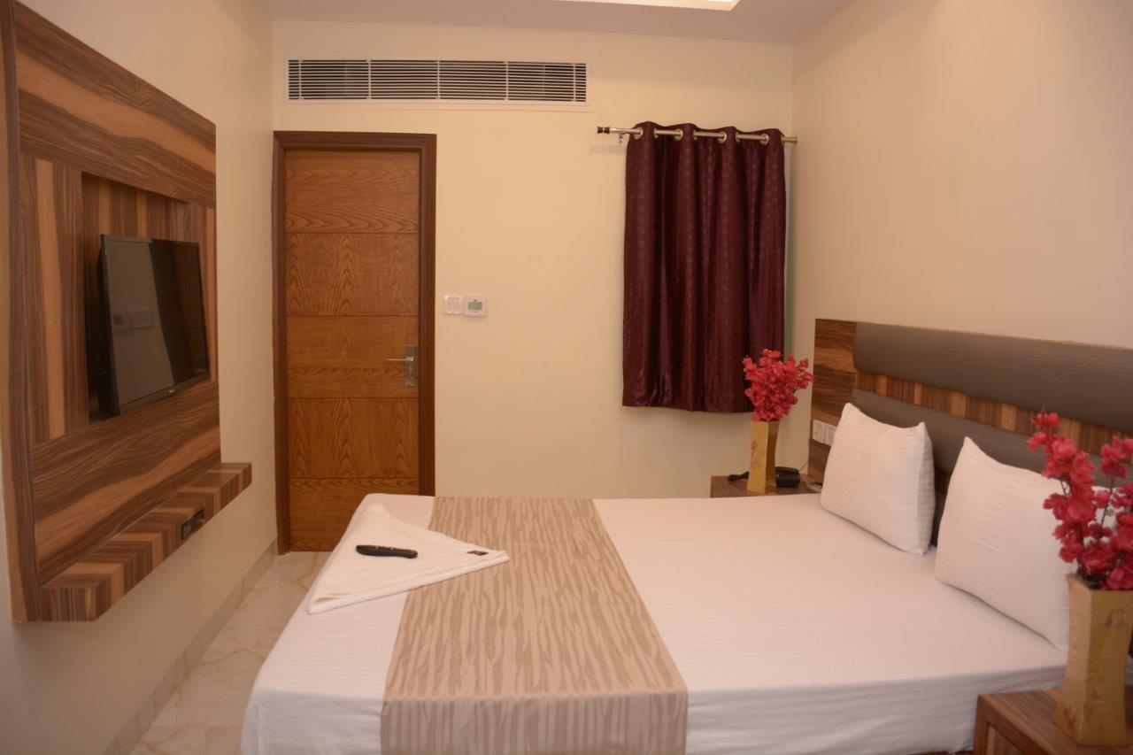 Hotel Golden Oasis Delhi